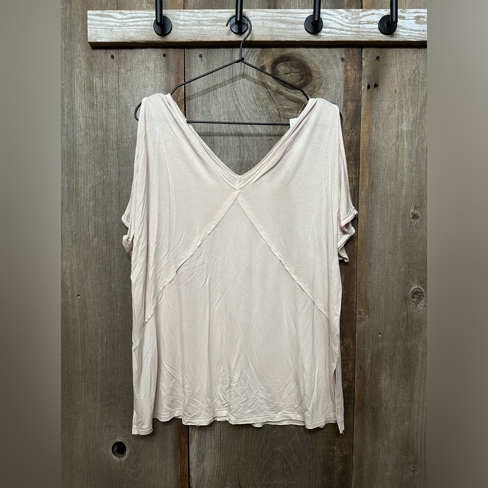 American Eagle Soft & Sexy Cold Shoulder T-shirt in Peachy Khaki Size Medium